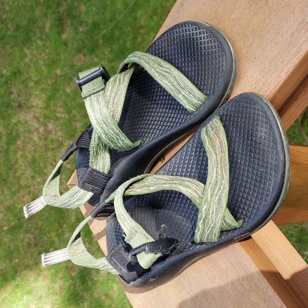 Big kids size 1 Chacos